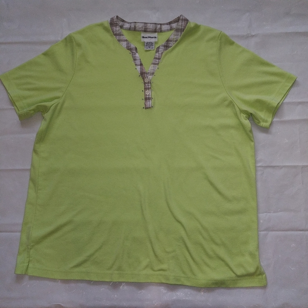 Bon Worth Woman's Sz-XL Round V-Green Plaid Neckline Short Sleeve Top